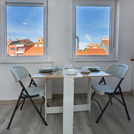 Estudios En Plaza Cabo Da Vila Centro ムシア エクステリア 写真