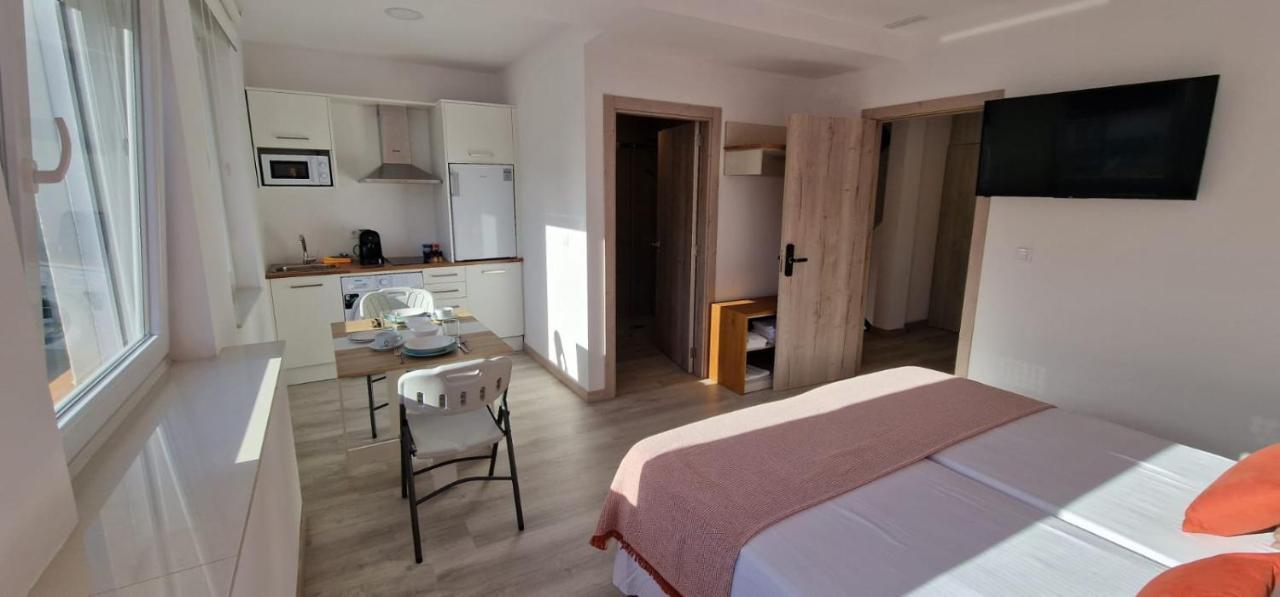 Estudios En Plaza Cabo Da Vila Centro ムシア エクステリア 写真