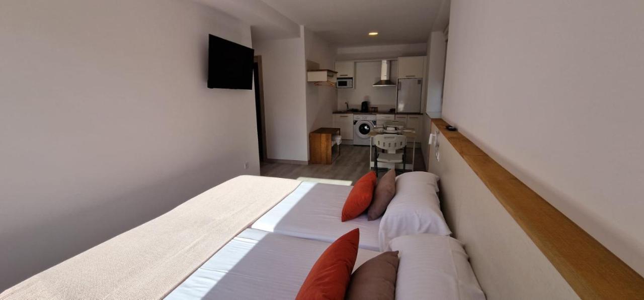 Estudios En Plaza Cabo Da Vila Centro ムシア エクステリア 写真