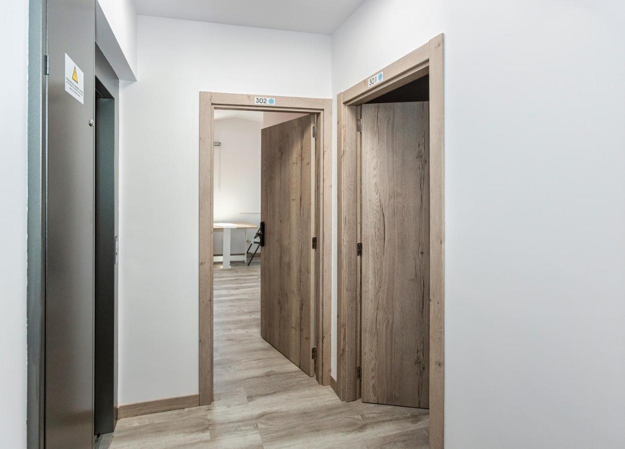 Estudios En Plaza Cabo Da Vila Centro ムシア エクステリア 写真