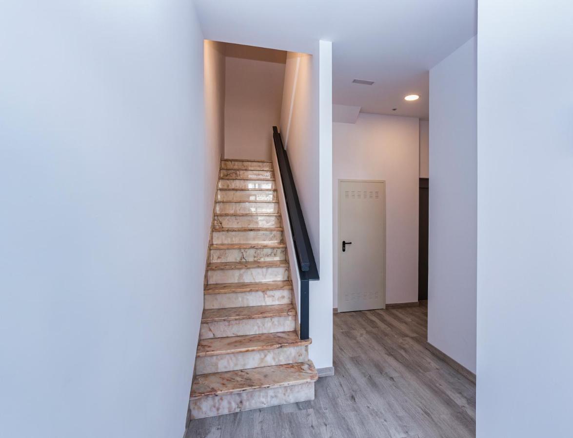 Estudios En Plaza Cabo Da Vila Centro ムシア エクステリア 写真